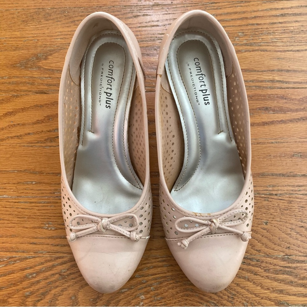 4/$10 - Comfort Plus Pale Pink Heeled Pumps with Bows - Picture 3 of 15